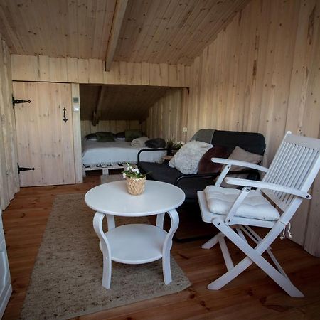 Hotel Laivu Maja Ezerkrasti-2 à Alūksne Extérieur photo