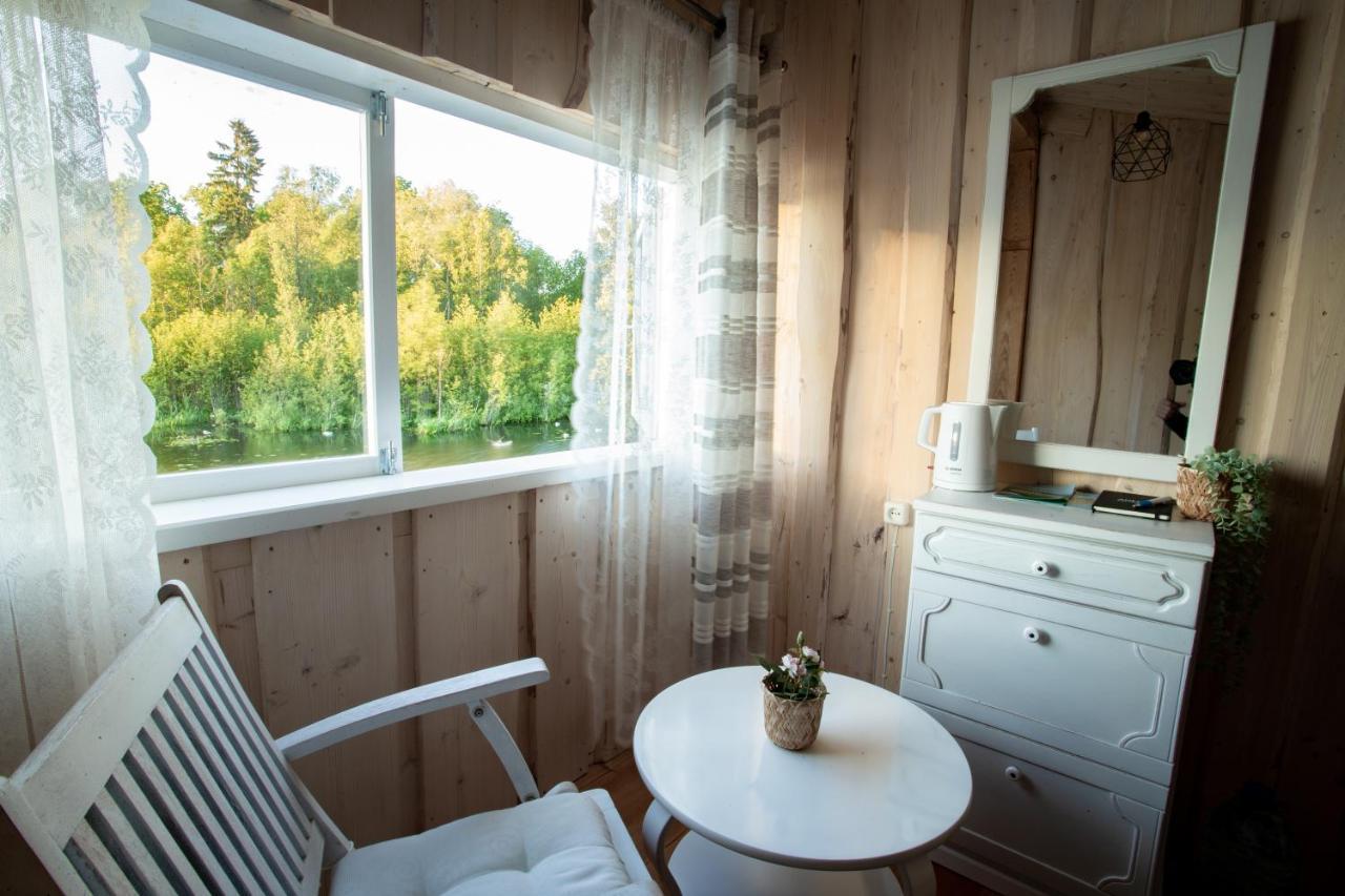 Hotel Laivu Maja Ezerkrasti-2 à Alūksne Extérieur photo